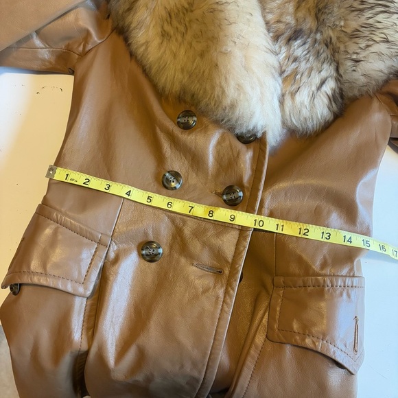 Imperial Vintage Tan Leather Jacket with Faux Fur Collar and Classic Design - Picture 10 of 10